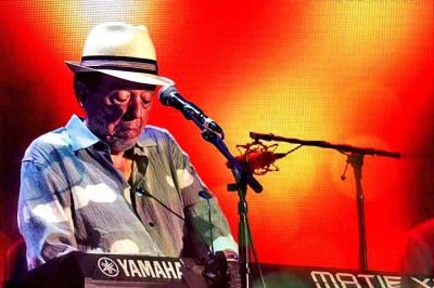 O brasileiro Sérgio Mendes foi um dos músicos mais importantes do país com reconhecimento internacional. Ele nasceu há 84 anos, no dia 11 de fevereiro de 1941, e se tornou um dos compositores mais prestigiados do mundo.  -  (crédito: - Flickr Tomros)