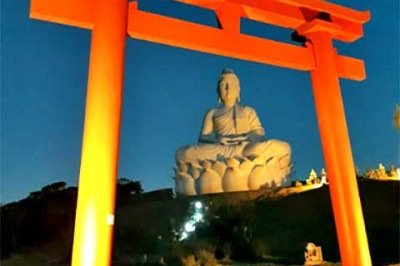 A cidade de Ibiraçu, no Espírito Santo, atrai turistas por reunir uma natureza exuberante, com experiências espirituais únicas e tradições culturais marcantes. Afinal, ela traz um ambiente de acolhimento com o Mosteiro Zen e a maior estátua de Buda do Ocidente. -  (crédito:  Divulgação)
