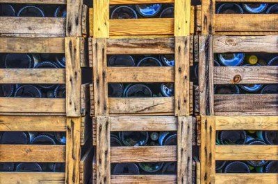 Diversas garrafas de champanhe foram parar no fundo do mar e a explicação é surpreendente. Entenda essa história curiosa. -  (crédito: Imagem de Markus Distelrath por Pixabay)