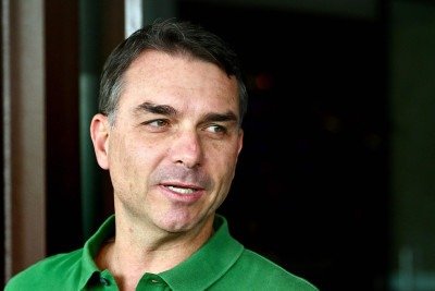 Flávio Bolsonaro conversou com a imprensa após culto em Brasília neste domingo (7) -  (crédito: Evaristo Sa / AFP)