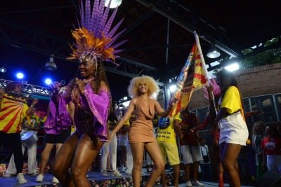 O Bloco Caricato União São João no palco do 'Horizontes do Samba - Patrimônio Cultural BH' -  (crédito: Túlio Santos/EM/D.A Press)