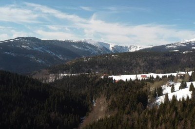 Dois alpinistas que exploravam uma montanha na região de Podkrkonosí, na República Tcheca, fizeram uma descoberta surpreendente. -  (crédito: Reprodução/YouTube)
