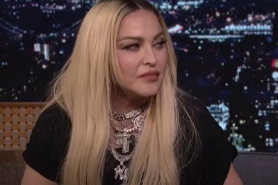Madonna — Durante um show, a cantora se irritou com fãs falando português e disparou: “Não estou no Brasil ainda, então parem de falar português aqui”. A frase foi interpretada como arrogância e causou reação negativa nas redes sociais.
 -  (crédito: Youtube/The Tonight Show Starring Jimmy Fallon)