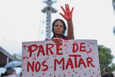 O Levante Mulheres Vivas realiza ato na área central de Brasília para denunciar o feminicídio e todas as formas de violência contra mulheres -  (crédito: Marcelo Camargo/Agência Brasil)