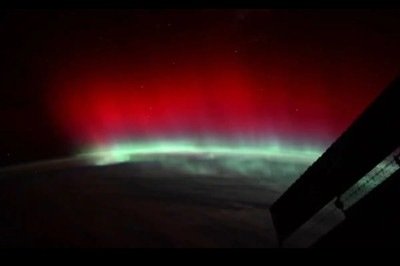 O astronauta Don Pettit, que está a bordo da Estação Espacial Internacional, fez um registro raro : uma aurora vermelha brilhando sobre a Terra. Ele disse que esse fenômeno de grande intensidade e nessa coloração só ocorre duas ou três vezes durante um período de seis meses de missão no espaço. -  (crédito: Divulgação  Nasa)