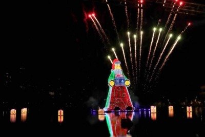 Papai Noel de 27 metros foi instalado em ponto turístico no Paraná -  (crédito: Emerson Dias/NCom/ Prefeitura de Londrina)