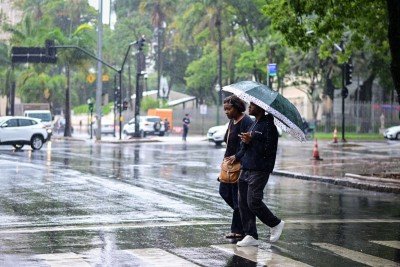 Belo Horizonte está em alerta de chuva até a manhã de segunda-feira (8/12) -  (crédito: Leandro Couri/EM/DA Press)
