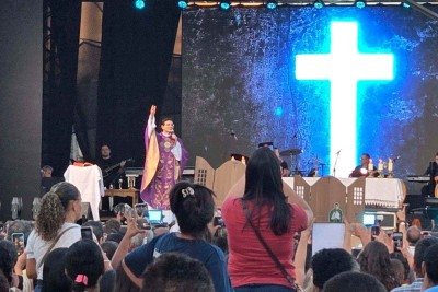 Após um hiato de 10 anos, Padre Reginaldo Manzotti celebra missa em Coronel Fabriciano, no Vale do Aço -  (crédito: Carlos Altman/EM)