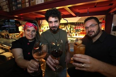 Jana Barrozo, Pablo Teixeira e Xandão Loureiro comandam o Cabernet Butiquim, que descomplicou o consumo de vinhos -  (crédito: Marcos Vieira/EM/D.A Press)
