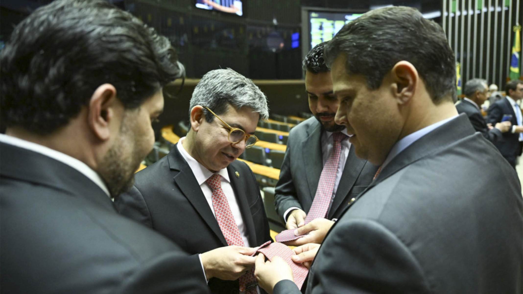 Melhor brigar com o STF: como auxiliar do governo avalia elogios de Alcolumbre a Lula - Platobr Politica