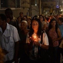Os fiéis entoaram cânticos católicos durante o trajeto  -  (crédito: Túlio Santos/EM/D.A. Press)