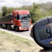 Quando a imprudência com caminhões e carretas vira fórmula para desastres - Mateus Parreiras/EM/D.A Press