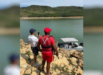 Bombeiros buscam afogado no Rio Grande, no sul de Minas -  (crédito: Instagram/Corpo de Bombeiros)