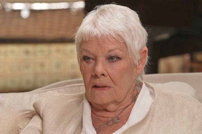A atriz Judi Dench, de 90 anos, revelou ao programa britânico “ITV News” que sua visão tem se deteriorado progressivamente ao longo dos anos. 
 -  (crédito:   Reprodução de vídeo CBS NEWS)