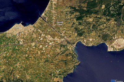 Um atalho que conecta o Mar Jônico ao Mar Egeu é considerado uma obra extraordinária da engenharia moderna.  -  (crédito: Contains modified Copernicus Sentinel data 2020)