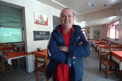 O proprietario da Nino Pizzaria, Marcelo Malta, localizada na rua Progresso, esquina com rua Coronel Jose Benjamin, no bairro Padre Eustaquio, em Belo Horizonte.
       -  (crédito: Beto Novaes/EM/D.A Press)