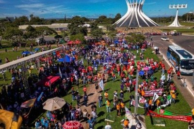 A pressão no Congresso por mudanças em reestruturação de carreiras do Executivo -  (crédito: Platobr Economia)