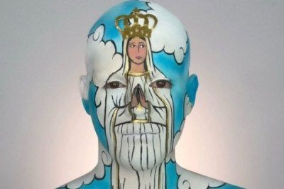 Um artista caririense ganhou destaque na internet ao homenagear Nossa Senhora de Fátima ilustrando no próprio corpo a imagem da santa.  -  (crédito: Reprodução/Instagram)