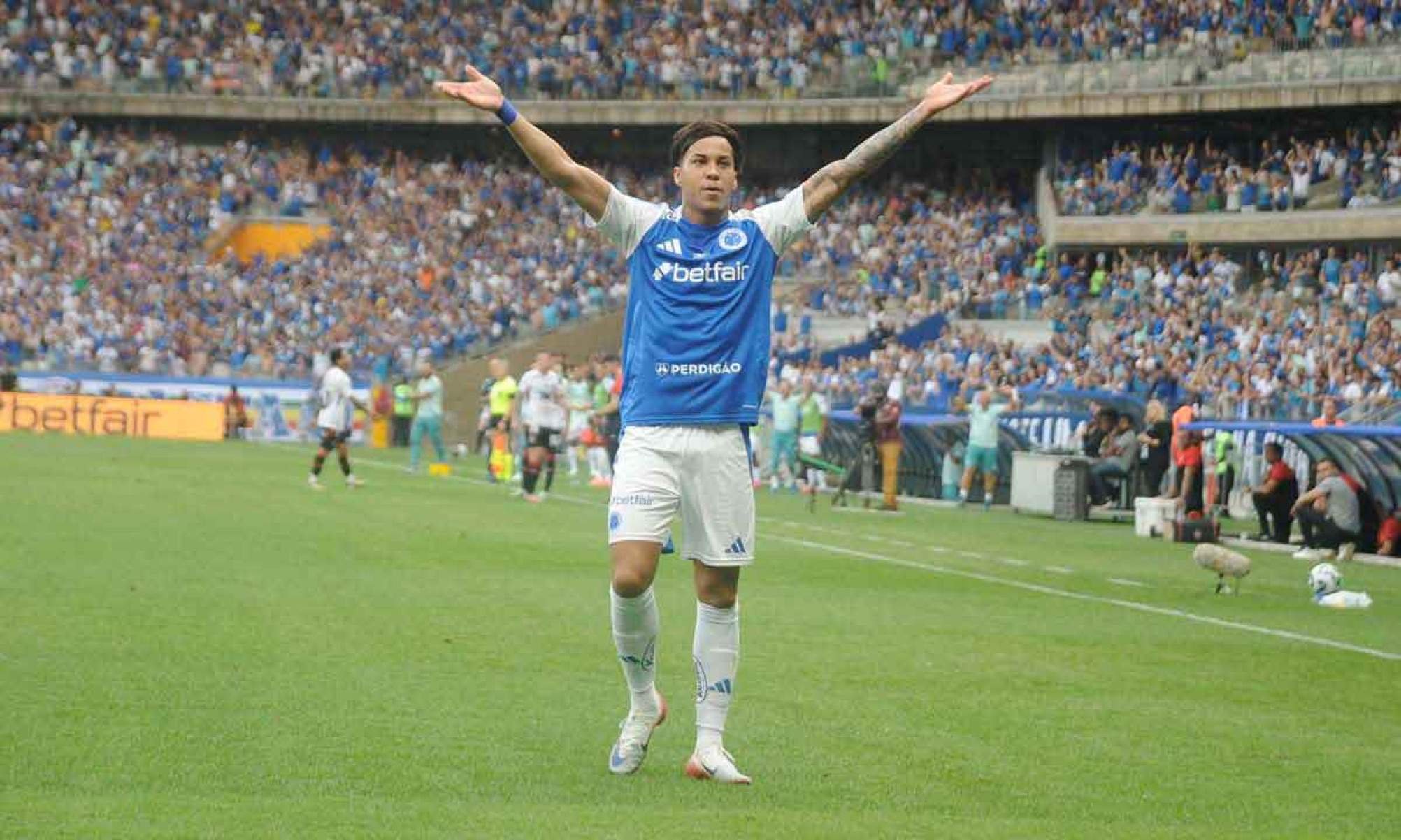 Kaio Jorge comemora um dos seus 21 gols no Brasileiro, contra o Vitória, no Mineirão -  (crédito: Alexandre Guzanshe/EM/D.A. Press)