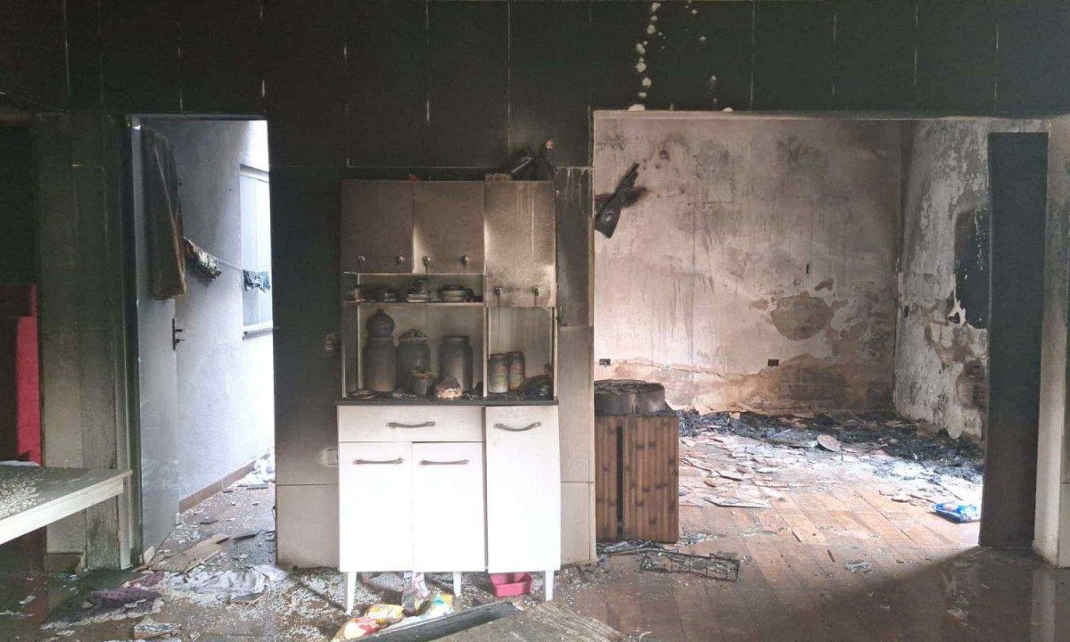 Filho do proprietário teria ateado fogo e fugido; Polícia Militar fez rastreamento Filho do proprietário teria ateado fogo e fugido; Polícia Militar fez rastreamento