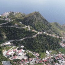 Ilha do Caribe tem estrada de 14 km que foi construída à mão por moradores - Reproduc?a?o/YouTube