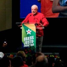 Lula enfrenta dificuldades em garantir um palanque em Minas, com indefinição de nome  do partido para eleições no estado -  (crédito: Sergio Lima / AFP 3/8/25)