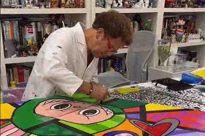 Vivendo há cerca de três décadas em Miami, Romero Britto segue produzindo sem se deixar abalar por críticas recentes nas redes sociais. O artista disse em entrevista ao 'Veja' que mantém o foco em quem aprecia seu trabalho: “Tenho uma filosofia que é não focar em quem não gosta da minha arte”. -  (crédito: Reprodução/Instagram)