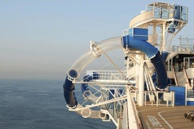 Uma turista viveu momentos de pÃ¢nico ao ficar presa dentro do famoso toboÃ¡gua Ocean Loops, em um navio de cruzeiro.  -  (crédito: DivulgaÃ§Ã£o/Norwegian Cruise Line)
