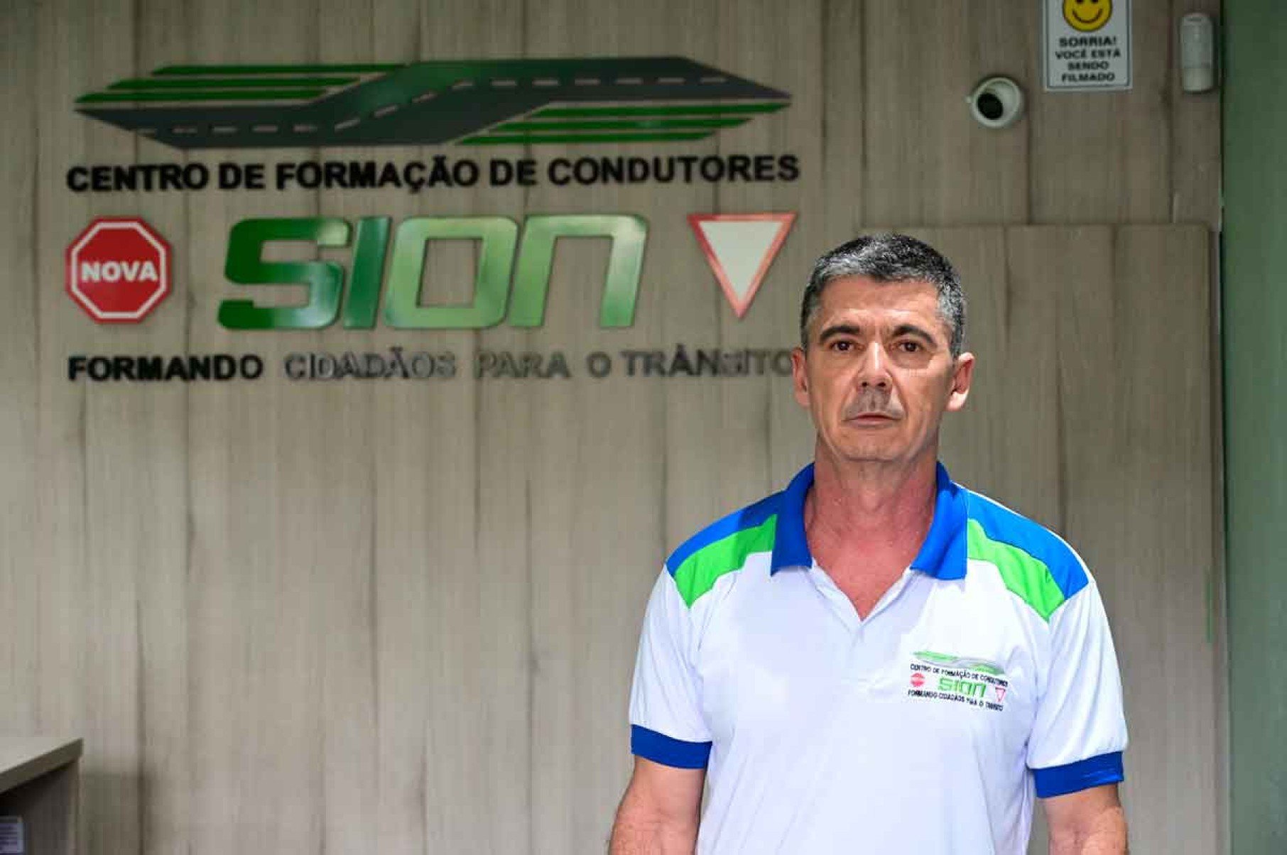Dono de autoescola em BH, Lúcio Neto diz que já amarga queda na procura, mas espera recuperação: "Um pai vai correr o risco de ensinar o filho e se envolver em um acidente?"