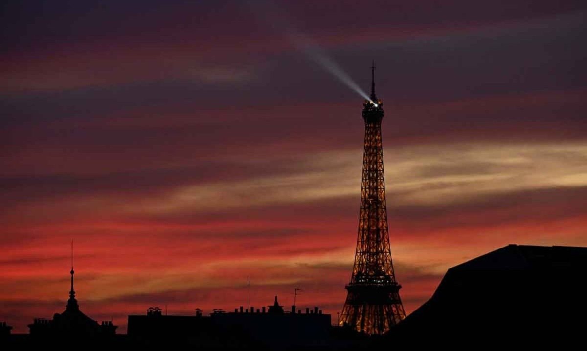 Em seu novo livro, Lúcia Helena Monteiro Machado conta os segredos e tradições de Paris, a Cidade Luz
 -  (crédito: Christophe DELATTRE/AFP)