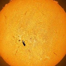 "A queda de Ícaro": foto viral congelou paraquedista diante do Sol - Andrew McCharty / Instagram