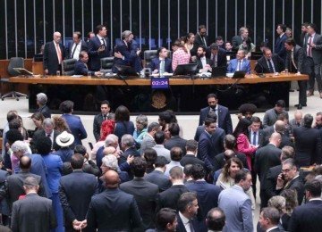 As decisões de Motta e o agravamento da crise que abala o funcionamento da Câmara -  (crédito: Platobr Politica)