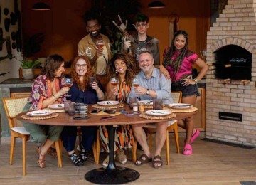 Elenco até tenta fazer da história uma comédia, mas não convence, se perdendo em uma série de clichês -  (crédito: Desirée do Valle/Sony Pictures/Divulgação)