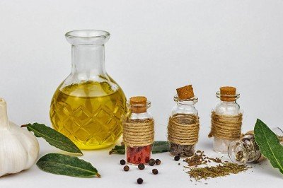 A aromaterapia é prática milenar que estimula áreas do cérebro e age como tratamento complementar, usando as partículas dos óleos essenciais que liberam cheirosas. -  (crédito: Imagem de Felix Lichtenfeld por Pixabay)