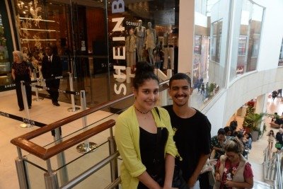 Miriele e Breno foram os primeiros da fila na estreia da loja pop-up da Shein em BH -  (crédito: Túlio Santos/EM/D.A Press)