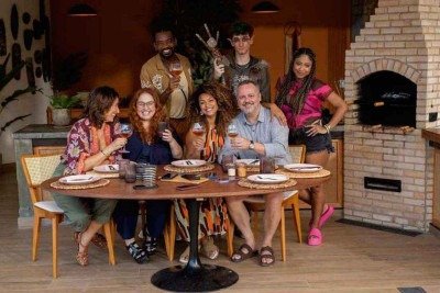 Elenco até tenta fazer da história uma comédia, mas não convence, se perdendo em uma série de clichês -  (crédito: Desirée do Valle/Sony Pictures/Divulgação)