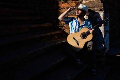 Sô Melqui revela que seu novo álbum traz influências da MPB, com músicas que falam de natureza e caboclo d’água
 -  (crédito: Criativa Foto & Publicidade/Divulgação)