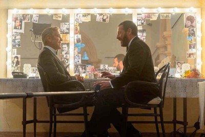 Em 'Jay Kelly', George Clooney interpreta astro que decide dar um tempo na carreira, para desespero de seu agente, papel de Adam Sandler -  (crédito: Netflix/Divulgação)