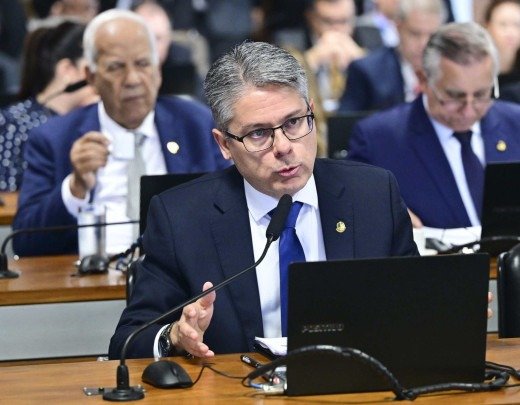 Proposta, relatada pelo senador Alessandro Vieira (MDB-SE), prevê penas de até 30 anos de prisão para quem integrar facções criminosas -  (crédito:  Geraldo Magela/Agência Senado)