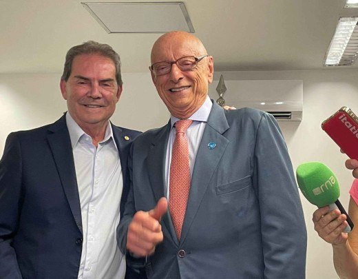 Esperidião Amin recebeu o deputado Paulinho da Força, relator da proposta na Câmara, para entrega do texto aprovado 
 -  (crédito: Crédito: Wal Lima/CB/DA.Press)