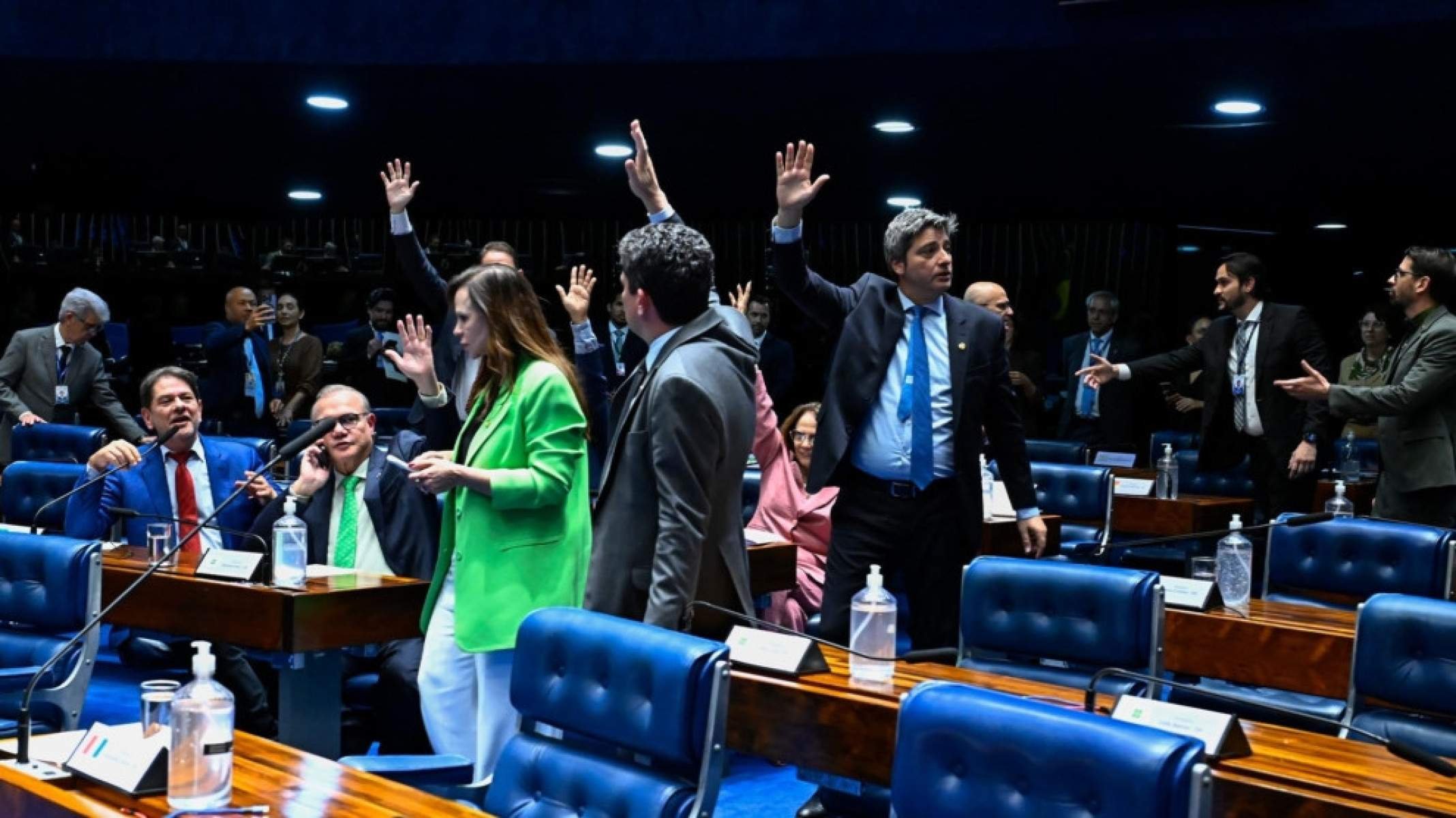 Senado aprova PL Antifacção com penas mais duras e financiamento via apostas - Platobr Politica