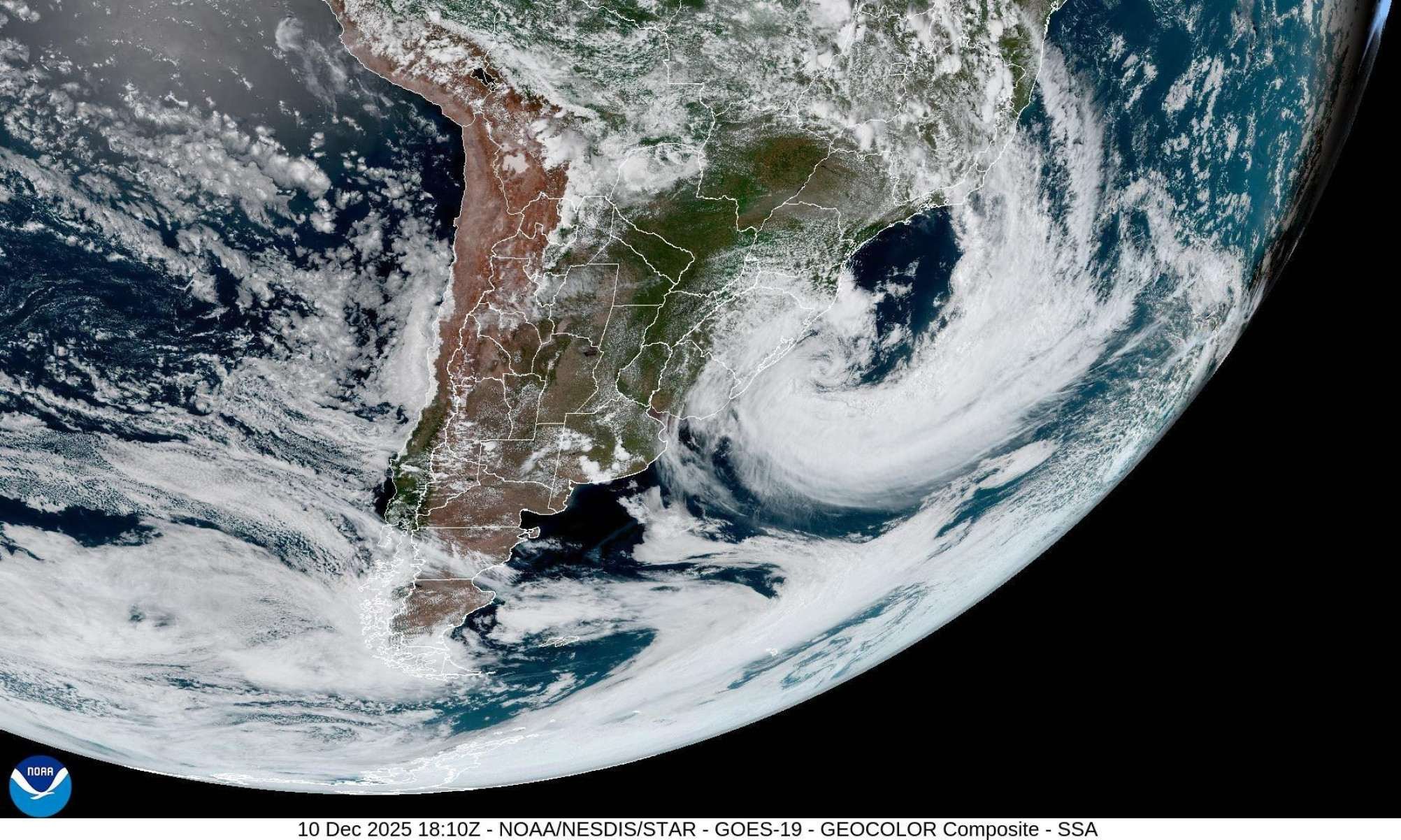 As imagens de satélite que mostram o ciclone com ventos de até 120 km/h no Brasil visto do espaço - NOAA/Nasa