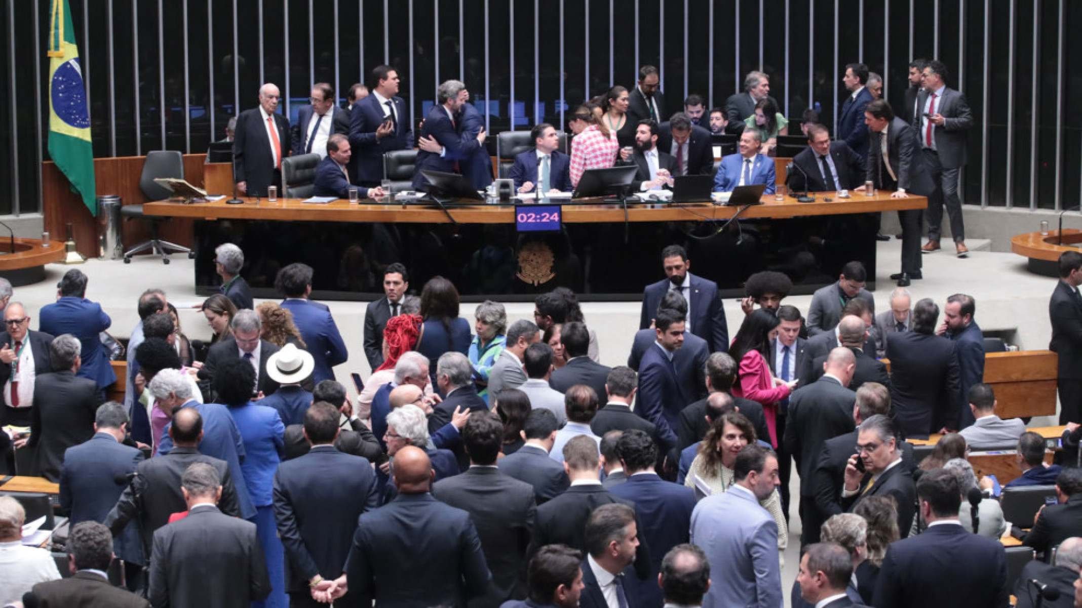 Entenda como cada partido em Minas votou no PL da Dosimetria - Platobr Politica