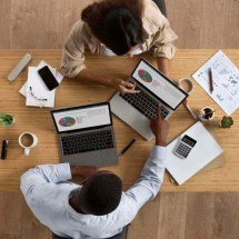 IA cresce no ambiente de trabalho, mas dados dispersos travam equipes - FreePik