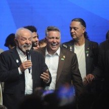 Lula cobra apoio de prefeito de BH durante Caravana Federativa - Alexandre Guzanshe/EM/D.A.Press