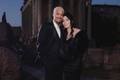 Às vésperas de completar 80 anos, a cantora Cher estaria planejando seu 3º casamento com o namorado Alexander “AE” Edwards, 40 anos mais jovem. A informação é do jornal britânico The Mirror. -  (crédito: Reproduc?a?o Instagram @cher)