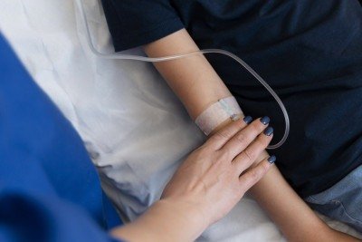 Técnica de enfermagem é demitida por trocar material de hemodiálise em BH -  (crédito: FreePik)