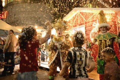 Espaço natalino na Praça 7 está posicionado na Rua dos Carijós, ao lado do Cine Theatro Brasil -  (crédito: Túlio Santos/EM/D.A.Press)