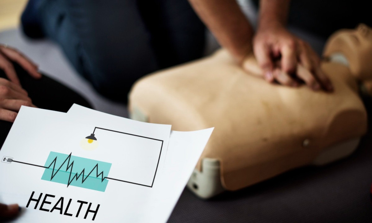 Em caso de engasgo, acione o Samu imediatamente e faça a manobra de Heimlich - (crédito: rawpixel.com/FreePik)