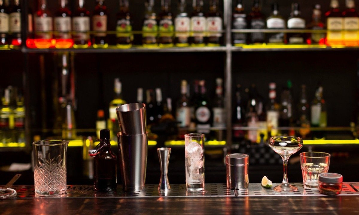 Abrir um bar ou restaurante não é um sonho adolescente. Não é um gesto impulsivo. Não é rebeldia tardia nem plano de fuga -  (crédito: Freepik)